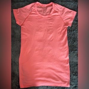Lululemon pink fitted size 6 T-shirt